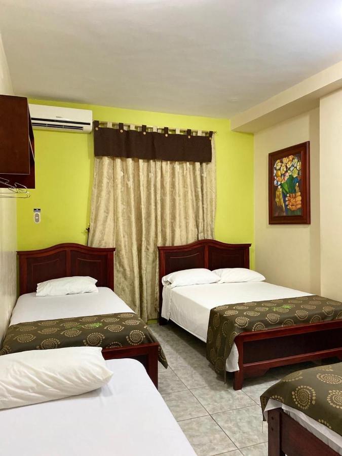 D' Ruiz Hotel Quevedo Exterior photo