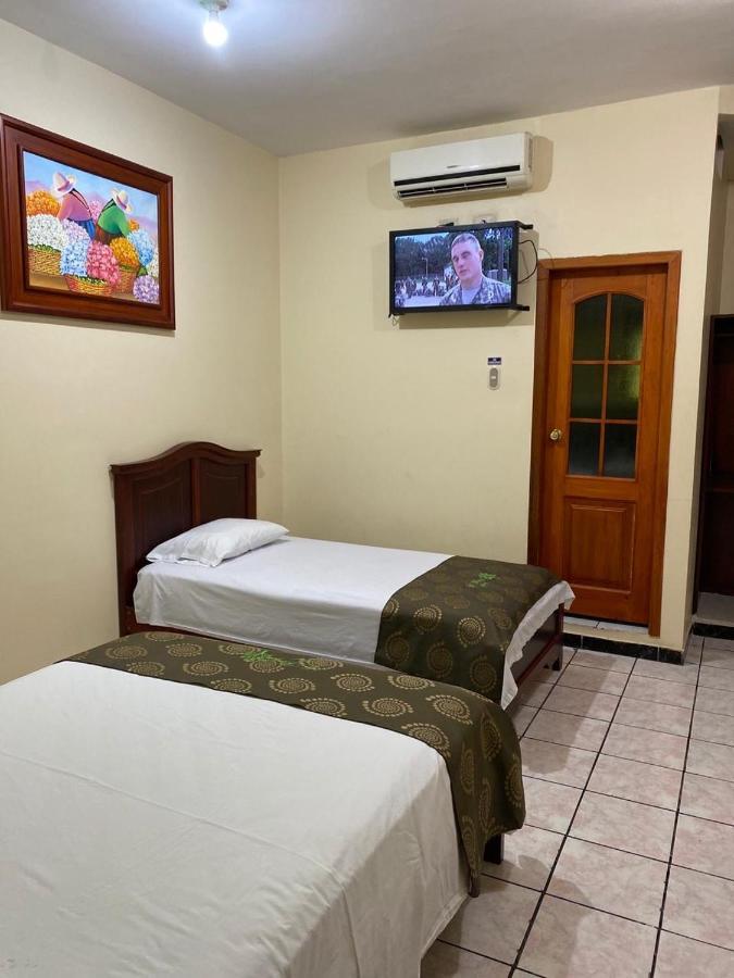 D' Ruiz Hotel Quevedo Exterior photo